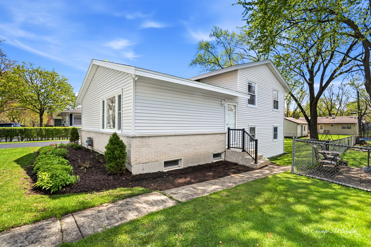 2207 Kirchoff Road, Rolling Meadows, IL