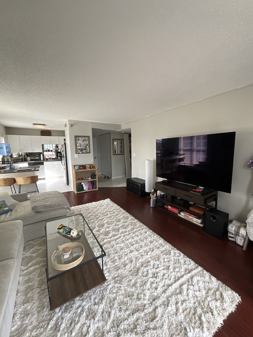 1212 N LaSalle Drive #709, Chicago, IL