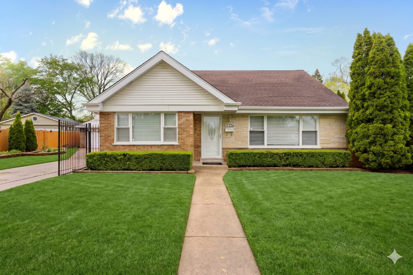 11226 Mandel Avenue, Westchester, IL