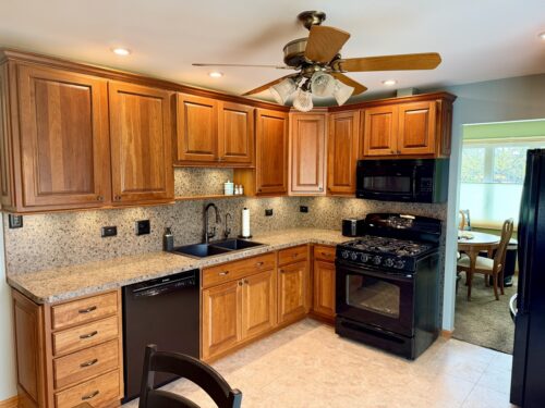 14221 Kilbourne Avenue, Crestwood, IL