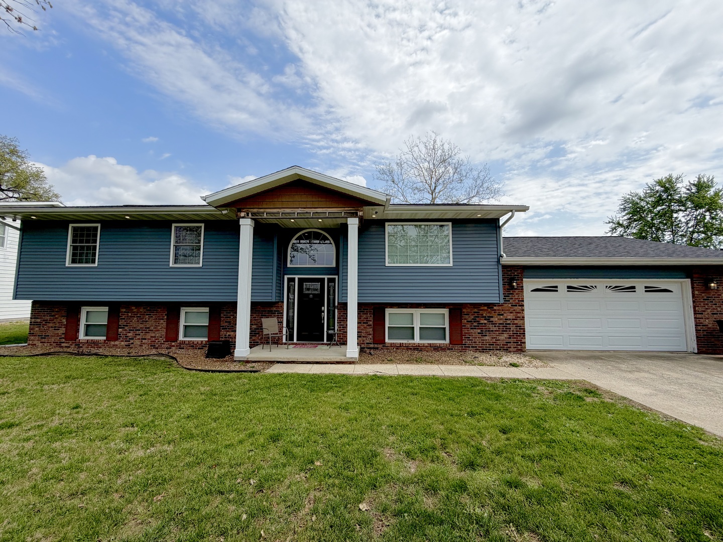 150 Woodland Drive, Salem, IL