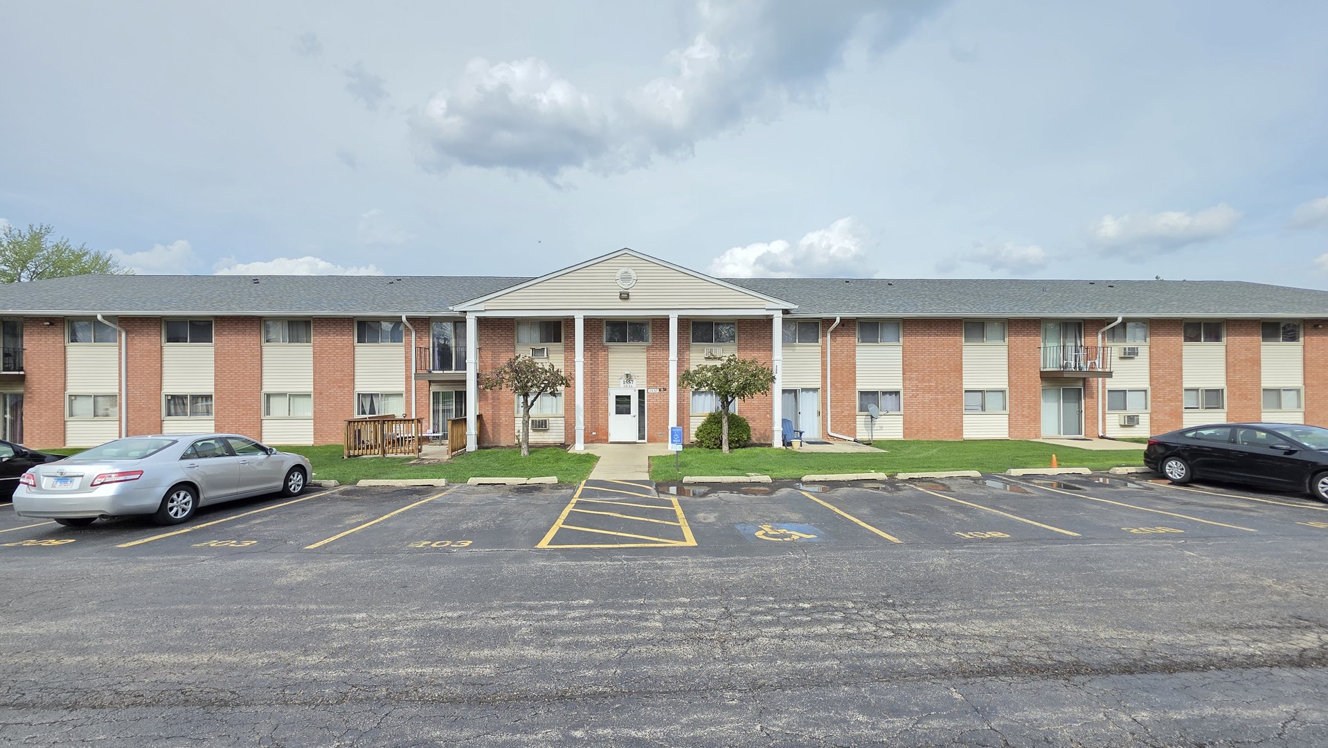 1557 Jill Court #206, Glendale Heights, IL