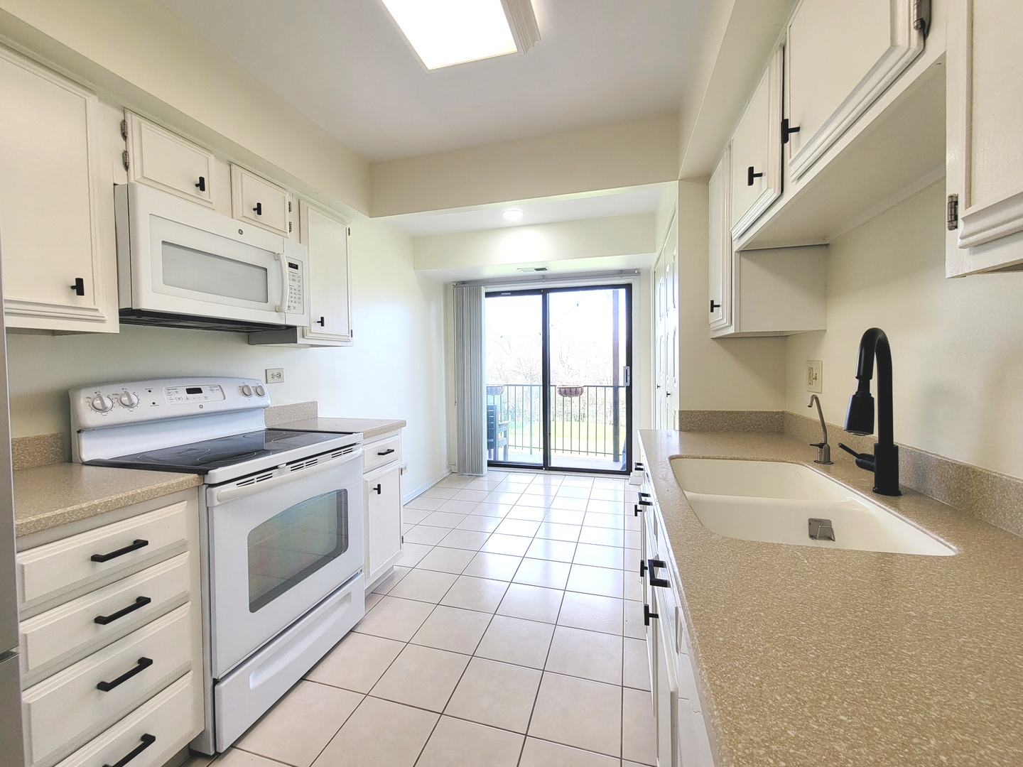 250 W PARLIAMENT Place #307, Mount Prospect, IL