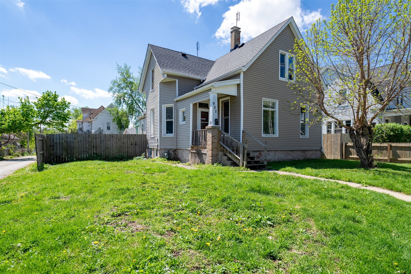902 W Grove Street, Bloomington, IL