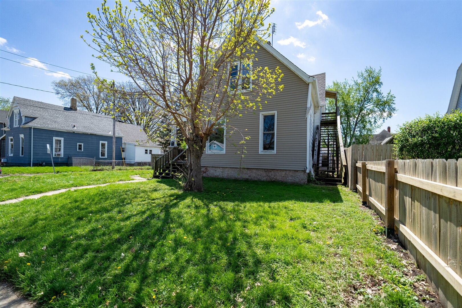 902 W Grove Street, Bloomington, IL