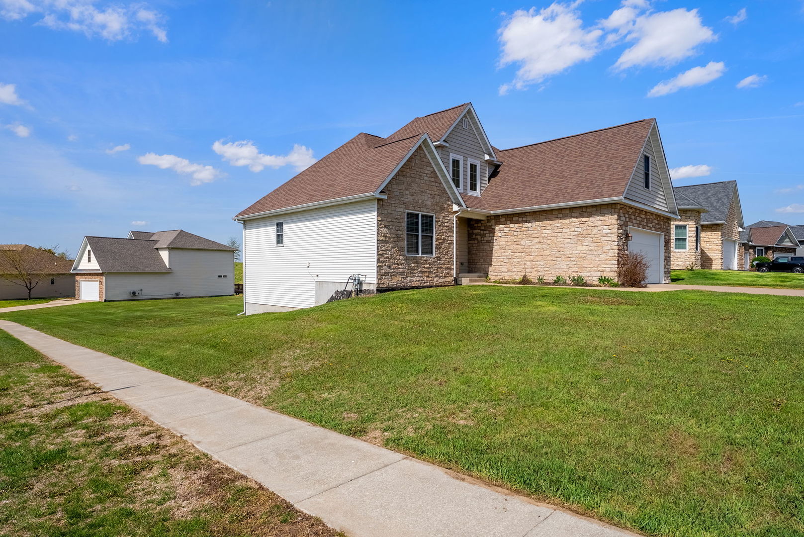 92 Cobblestone Lane, Le Claire, IA