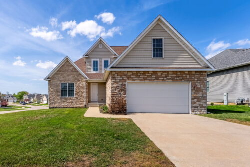 92 Cobblestone Lane, Le Claire, IA