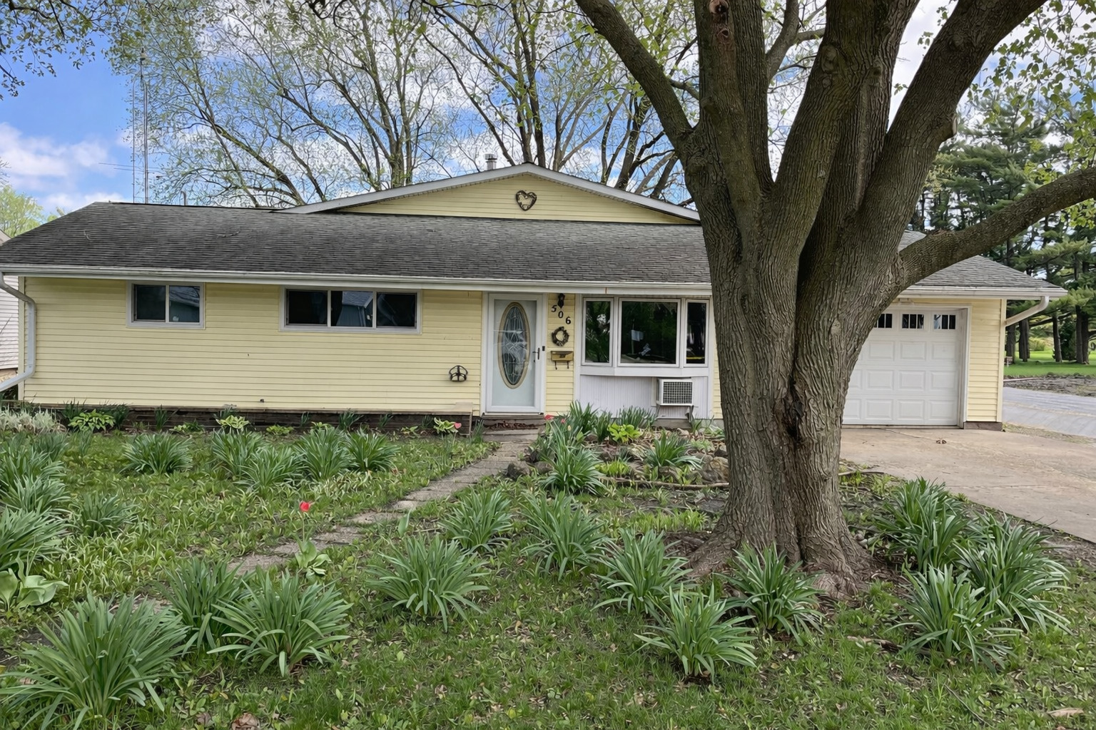 506 Parkside Drive, Sycamore, IL