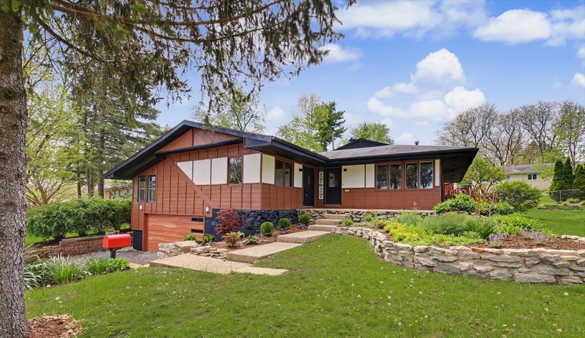 2 Walton Place, Normal, IL