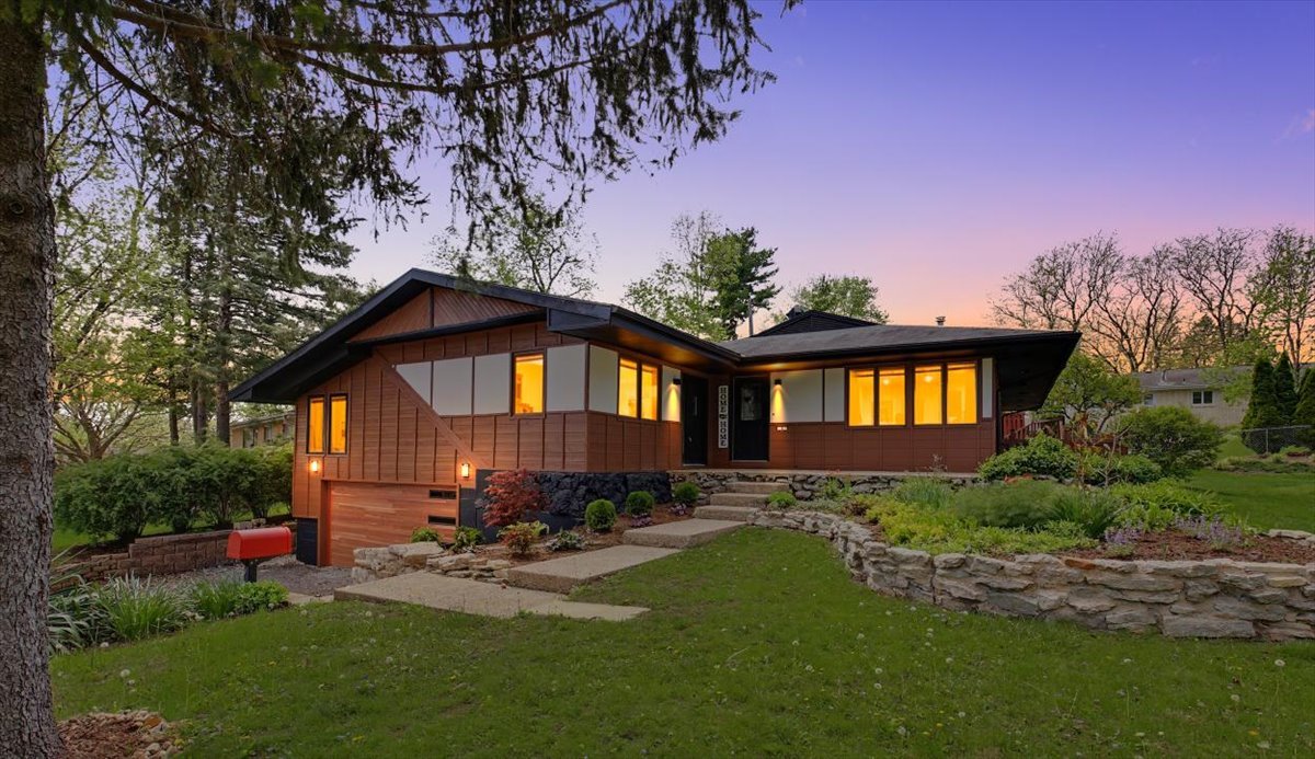 2 Walton Place, Normal, IL