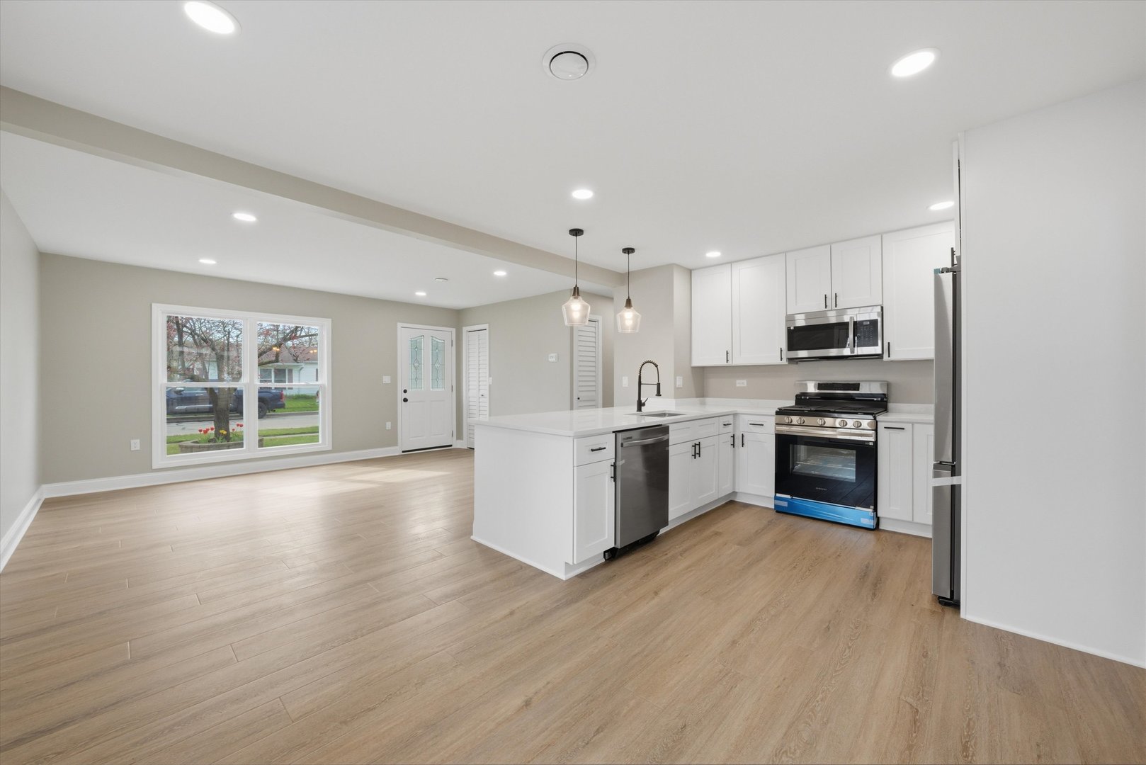 327 Fremont Avenue, Romeoville, IL