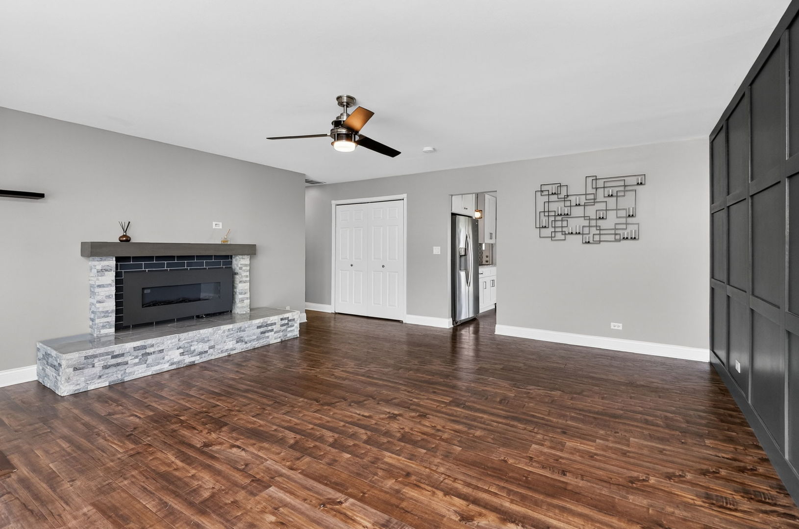 7662 Northway Drive, Hanover Park, IL