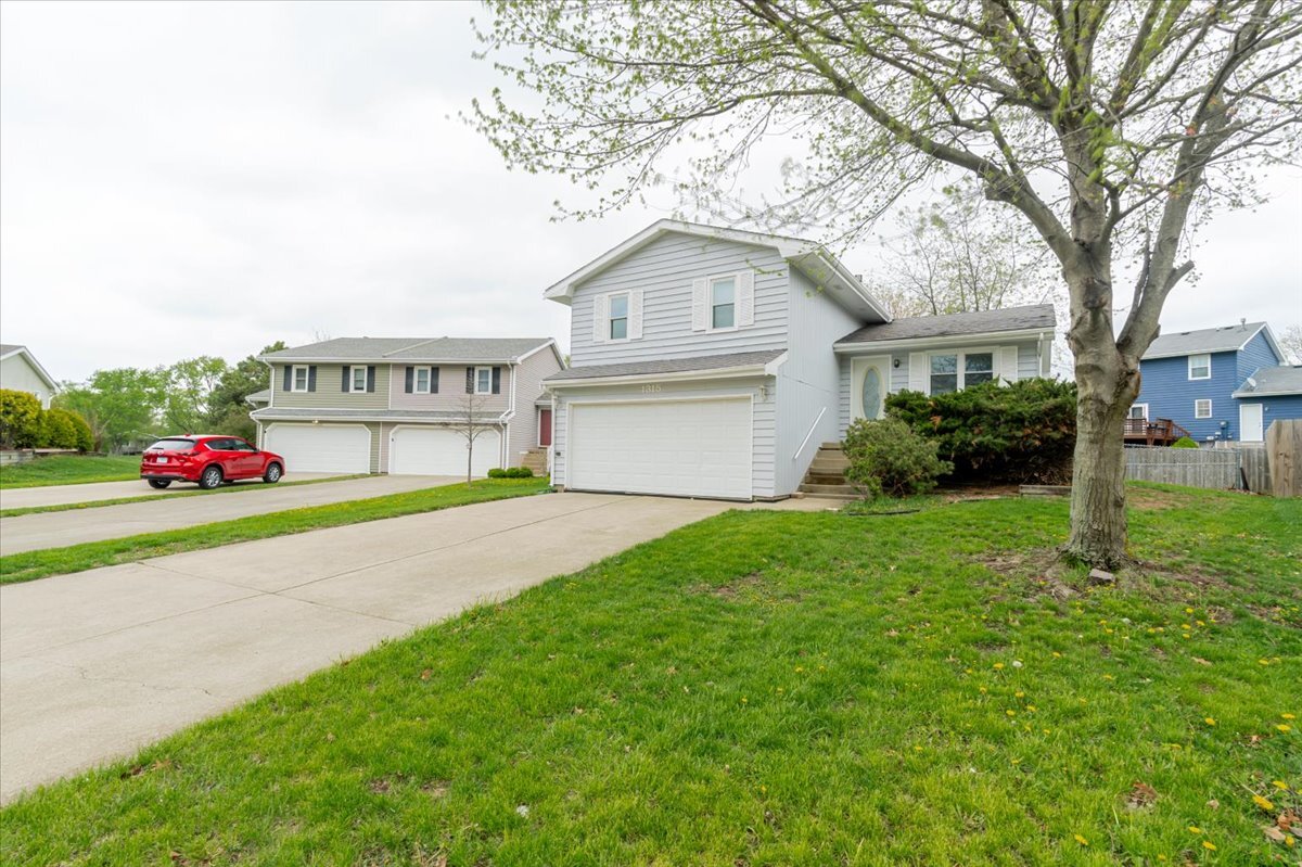 1315 Bancroft Drive, Bloomington, IL