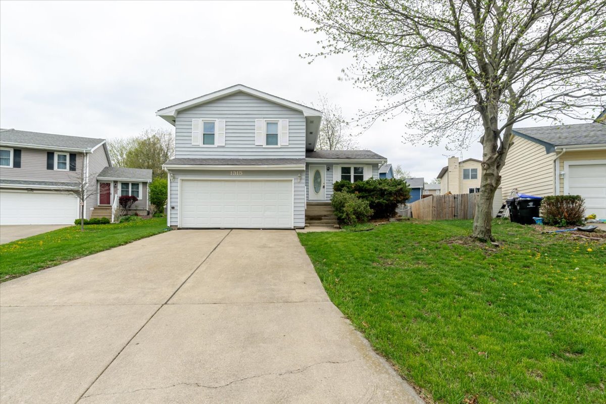 1315 Bancroft Drive, Bloomington, IL