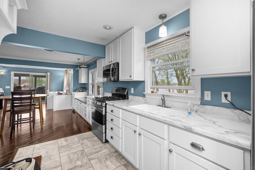 3213 South Shore Drive, Moline, IL