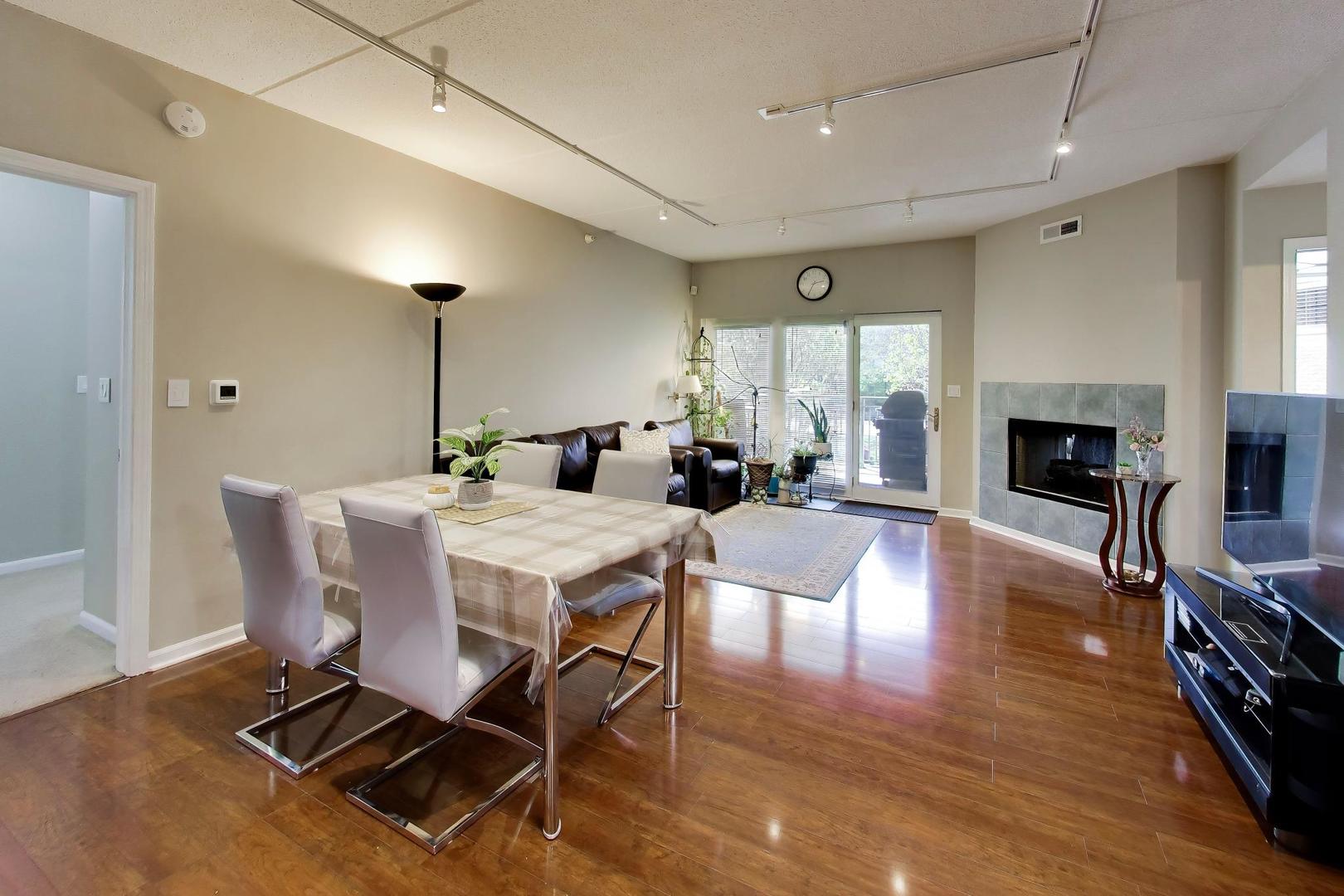 445 Village Green #207, Lincolnshire, IL