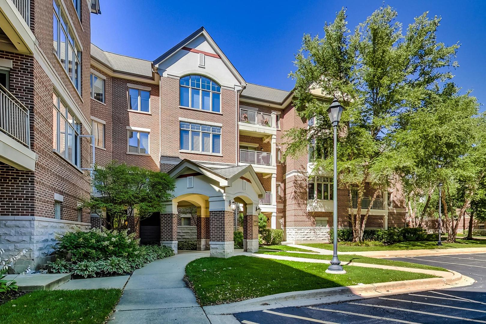 445 Village Green #207, Lincolnshire, IL