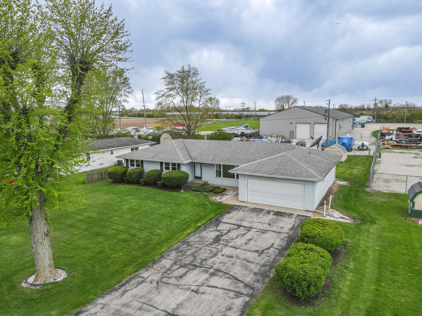 8050 N 2000e Road, Manteno, IL