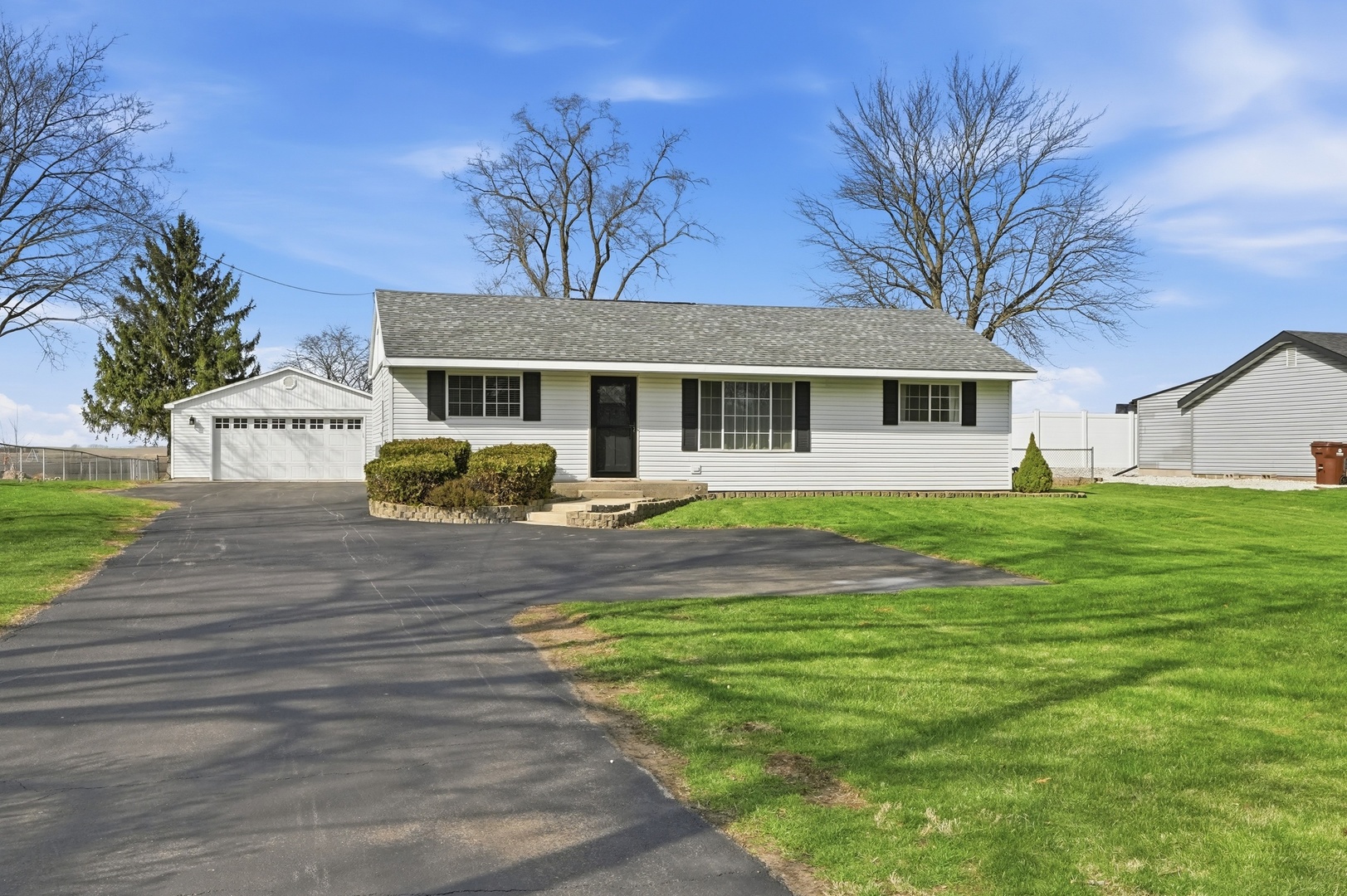 11929 E 3500n Road, Momence, IL