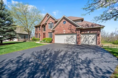 261 Johnson Woods Drive, Batavia, IL