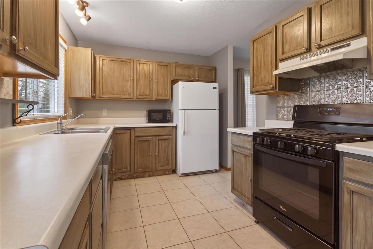 1109 Candlewick Drive, Poplar Grove, IL