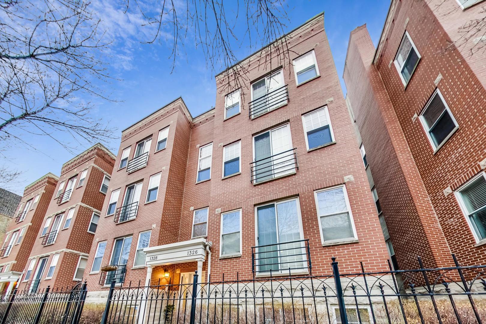 1328 W Belmont Avenue #3W, Chicago, IL