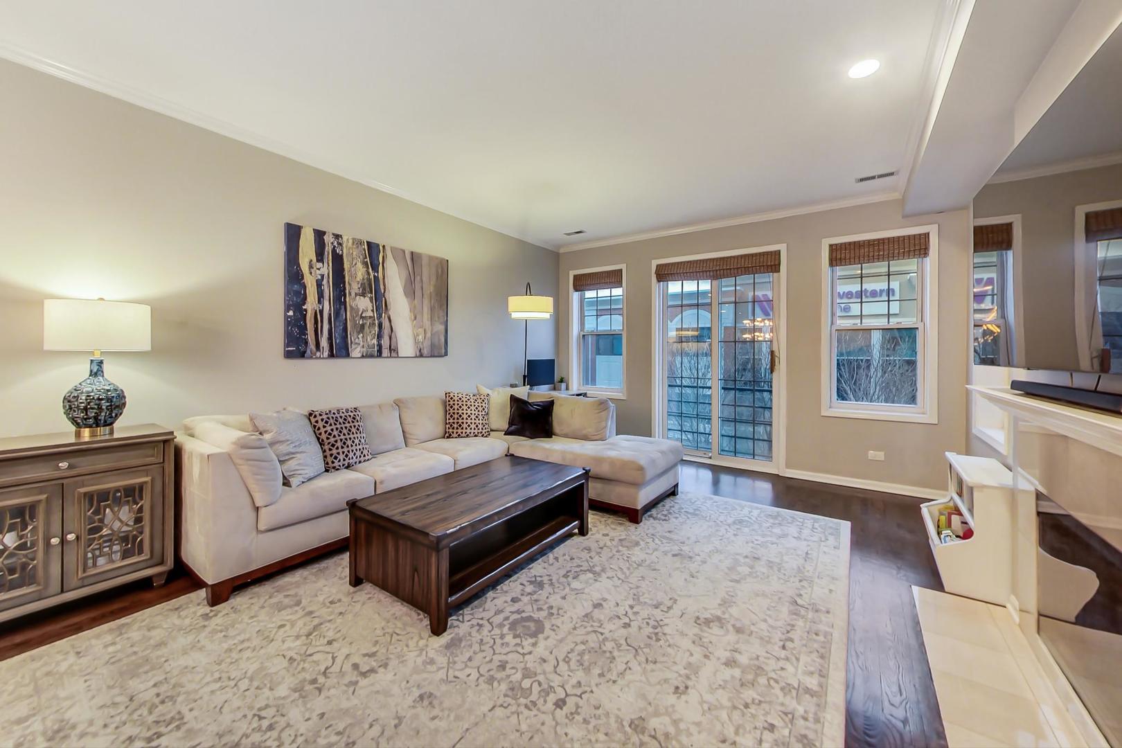 1328 W Belmont Avenue #3W, Chicago, IL