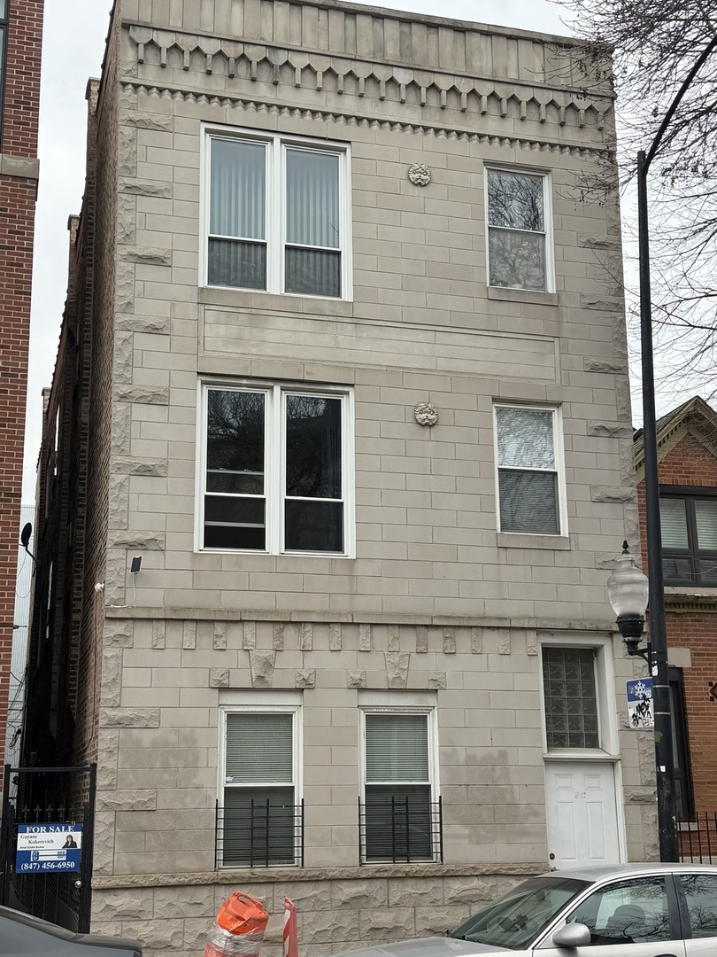 840 N DAMEN Avenue #3F, Chicago, IL