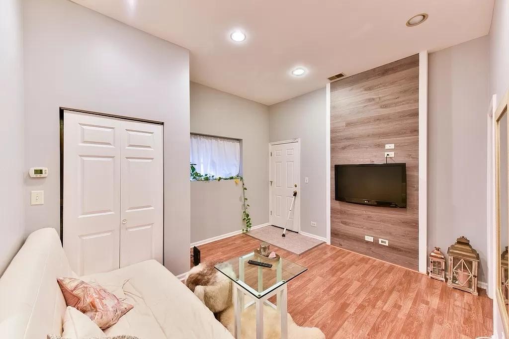 840 N DAMEN Avenue #3F, Chicago, IL