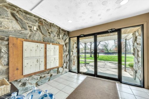 9205 Potter Road #1C, Des Plaines, IL