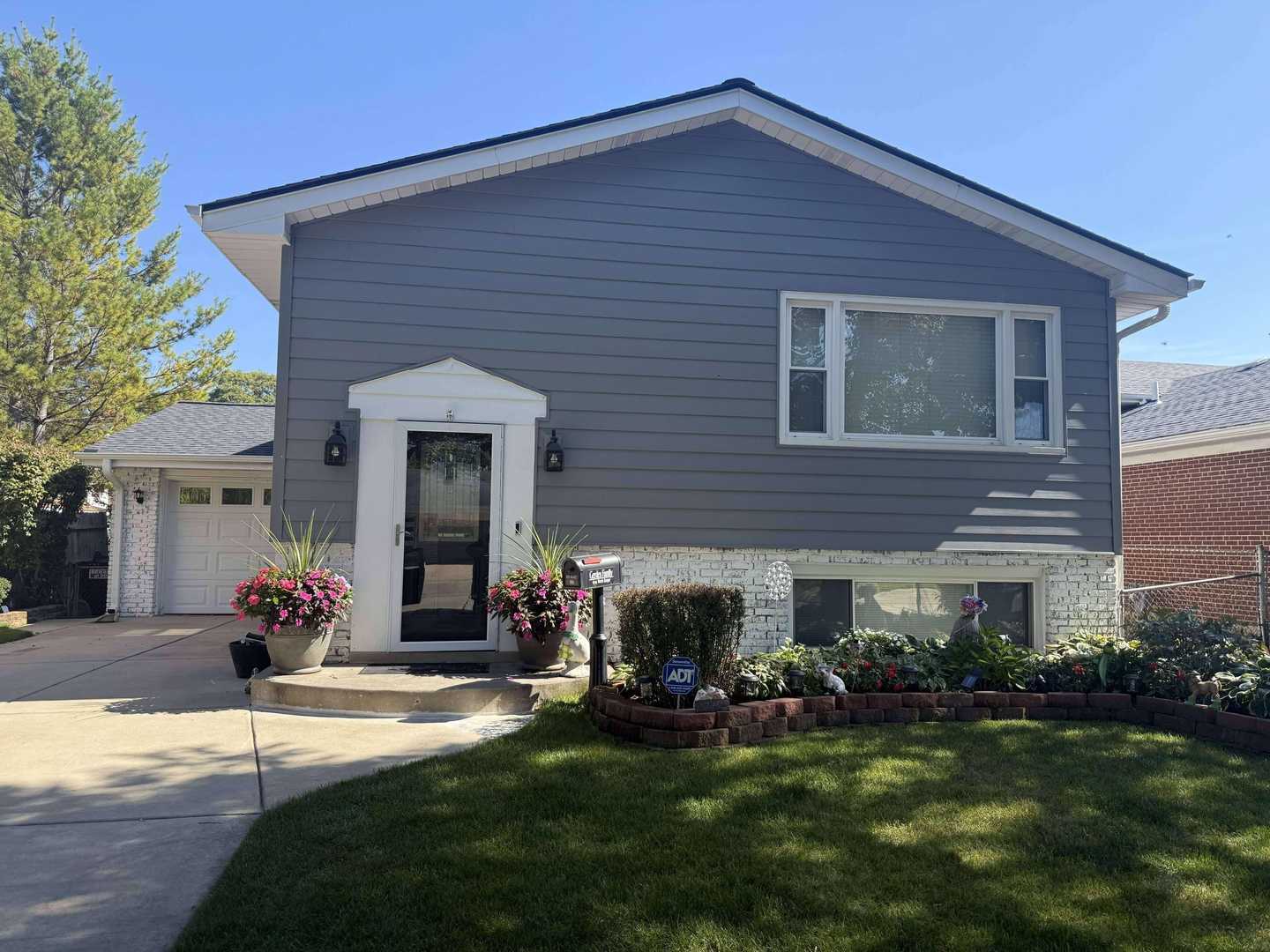 639 N Kaspar Avenue, Arlington Heights, IL