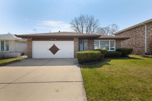 6743 W 89th Place, Oak Lawn, IL