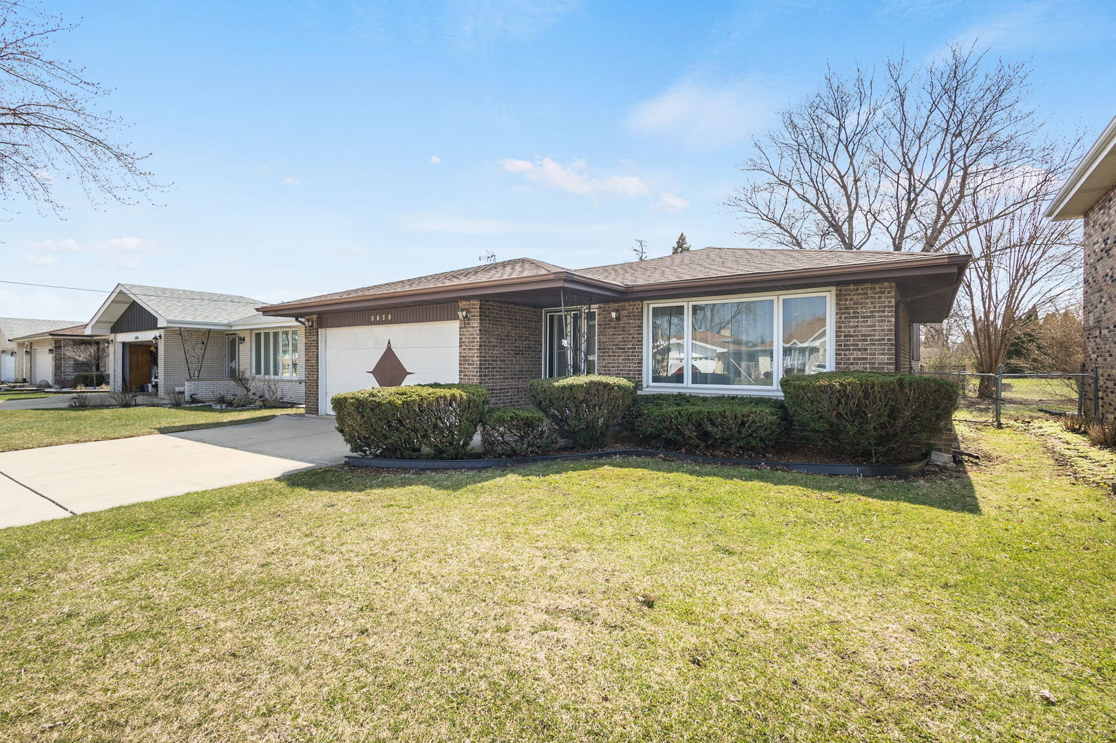 6743 W 89th Place, Oak Lawn, IL