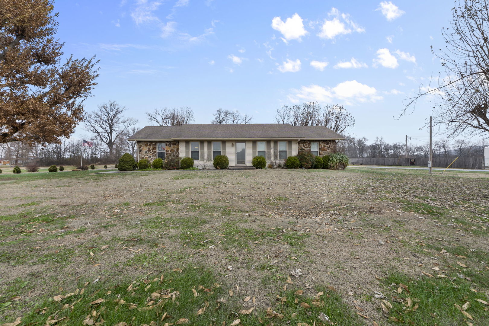 24250 Hanging Rock Road, Mcclure, IL