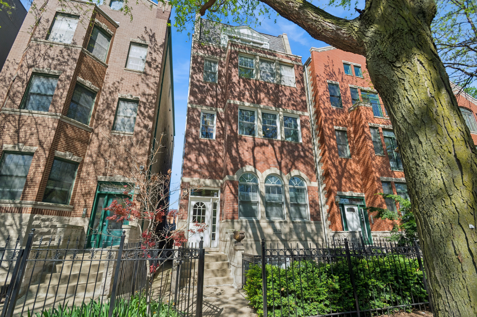 2852 N Damen Avenue #2, Chicago, IL