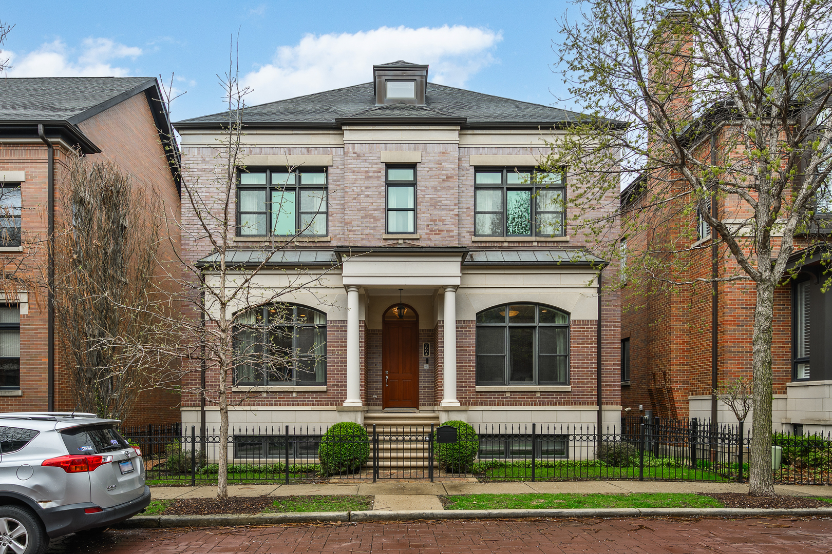 2664 N Hartland Court, Chicago, IL