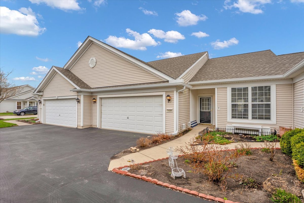 14084 Moraine Hills Drive, Huntley, IL