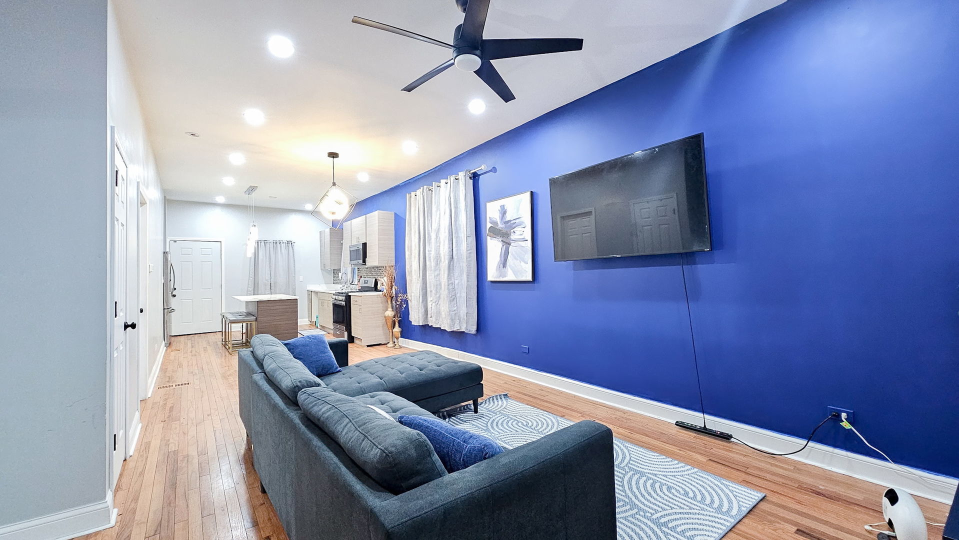 907 N Leamington Avenue, Chicago, IL