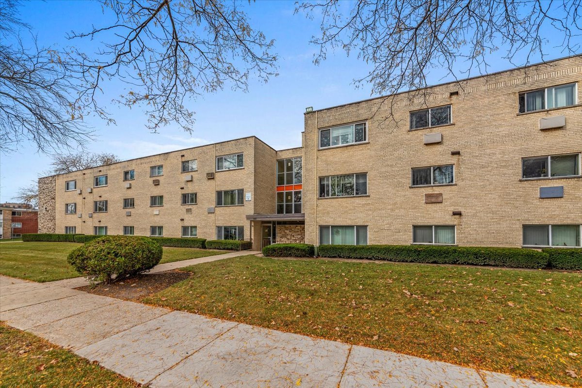 600 McKinley Avenue #210, Mundelein, IL