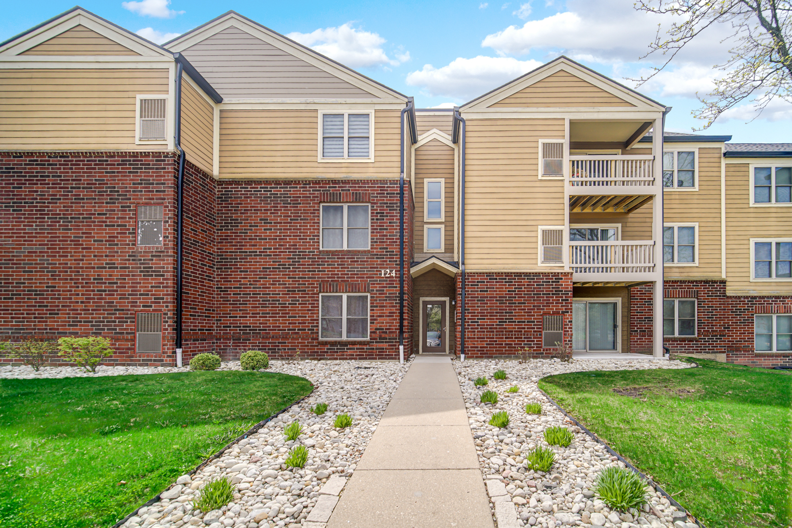 124 Glengarry Drive #302, Bloomingdale, IL