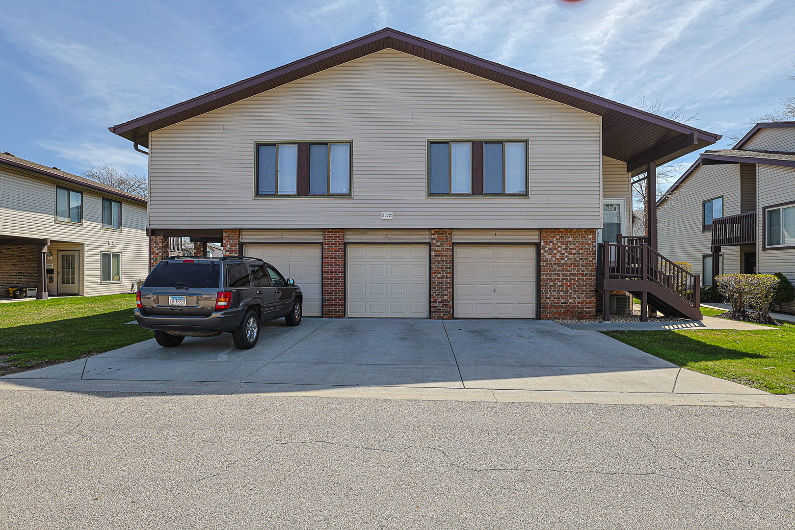 1332 Kingsbury Drive #1, Hanover Park, IL