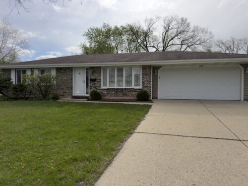 935 S CEDARCREST Drive, Schaumburg, IL
