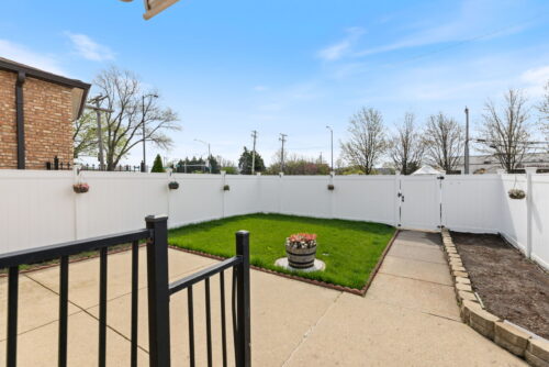 6718 W Forest Preserve Drive, Harwood Heights, IL