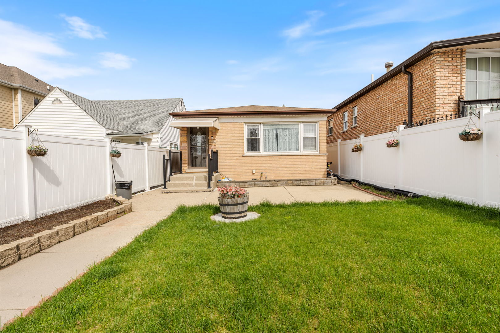 6718 W Forest Preserve Drive, Harwood Heights, IL