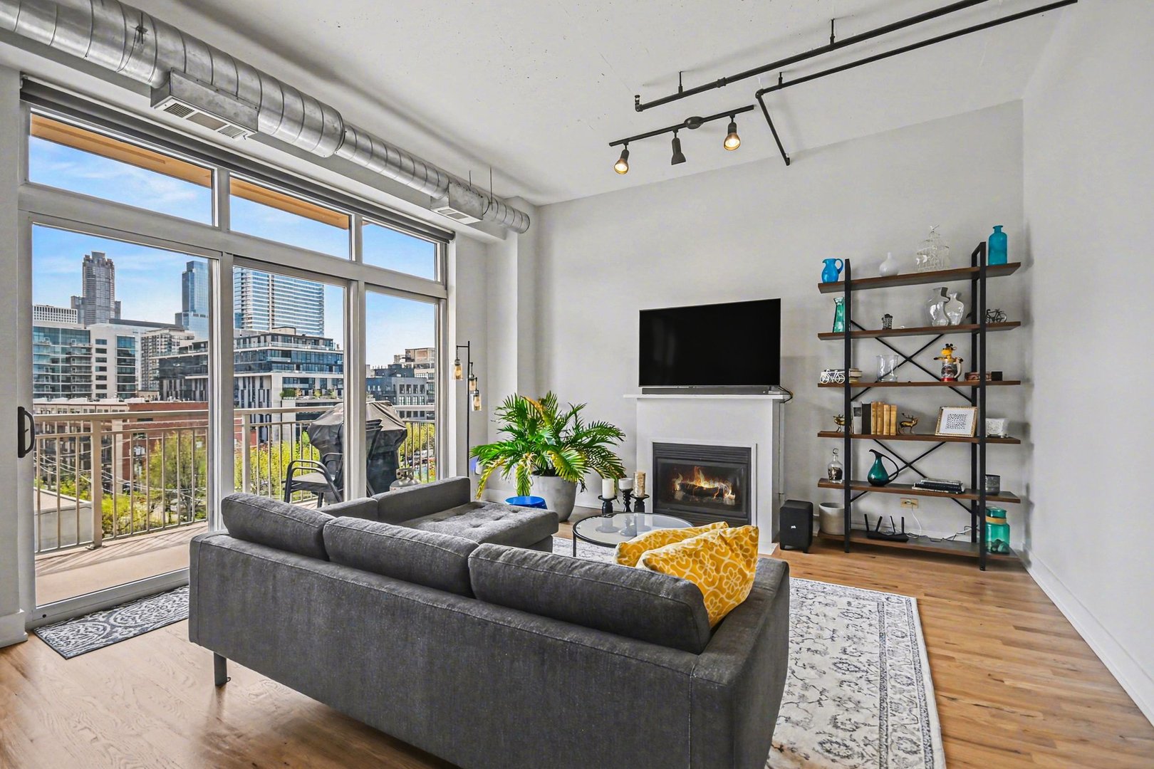 950 W Monroe Street #602, Chicago, IL