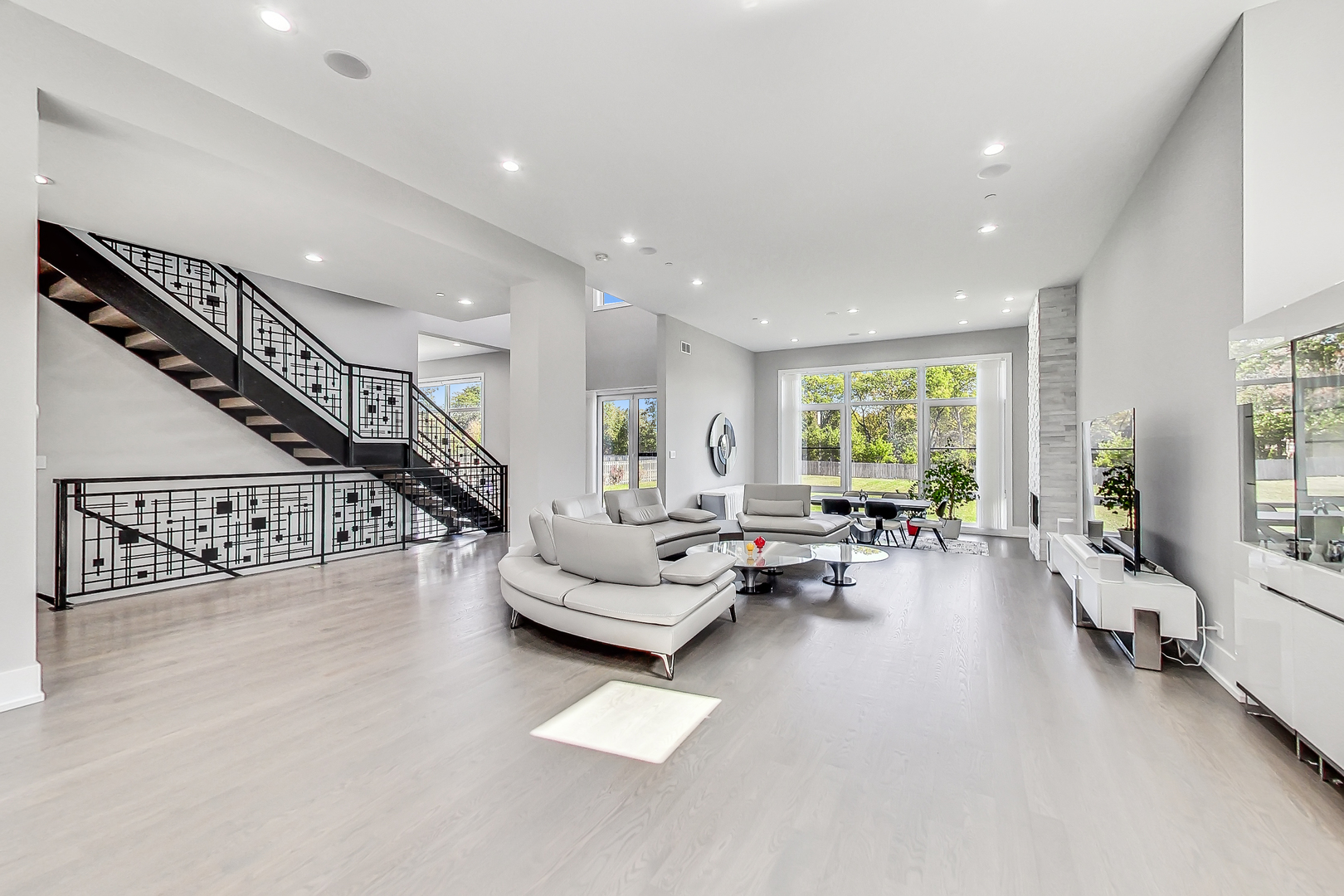 1331 Pfingsten Road, Northbrook, IL