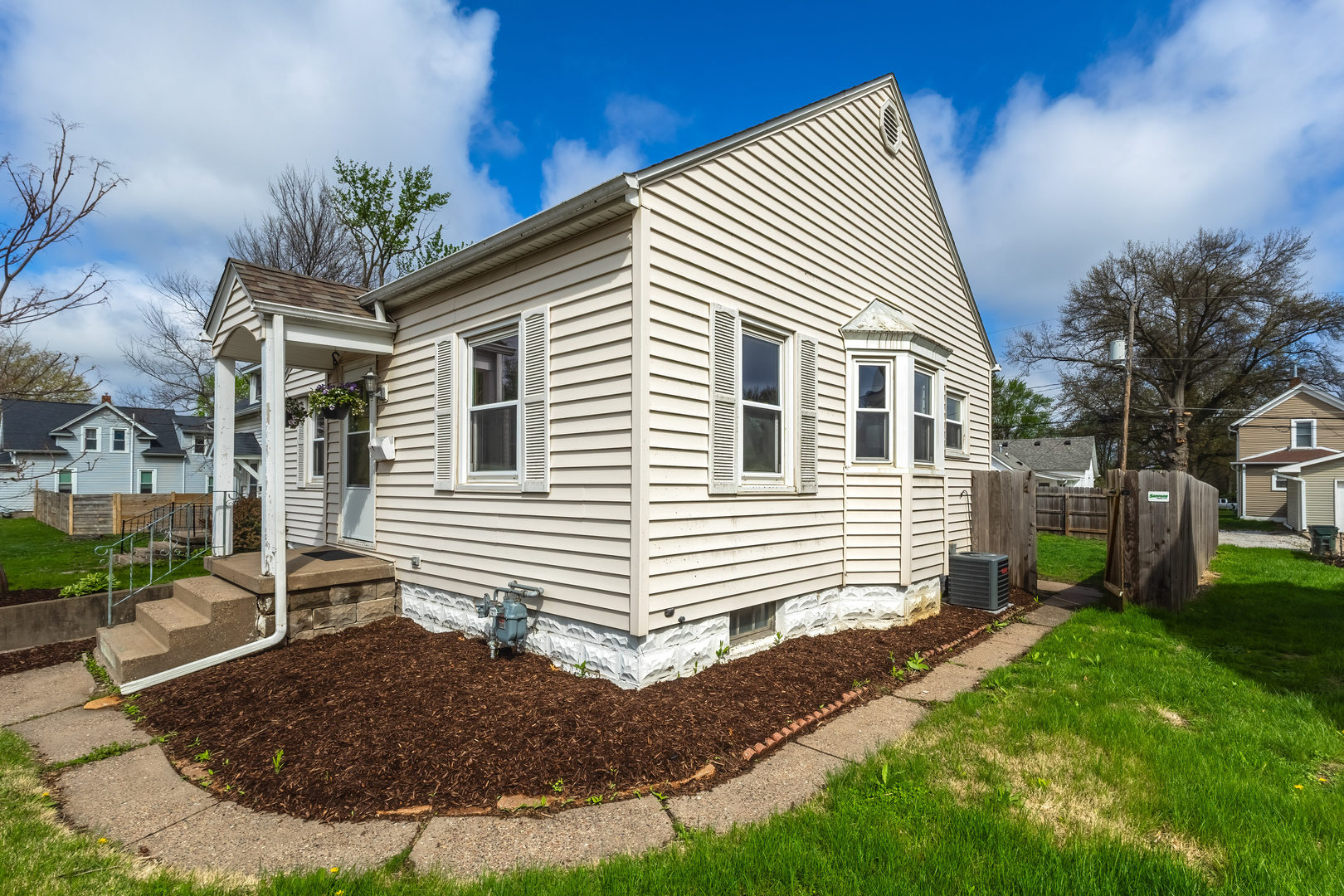 650 E Colorado Street, Davenport, IA
