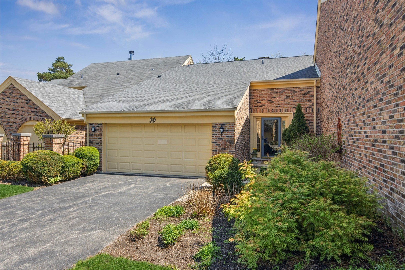 39 The Court of Cobblestone Court, Northbrook, IL