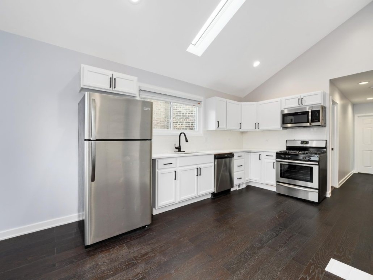 3541 N Damen Avenue, Chicago, IL