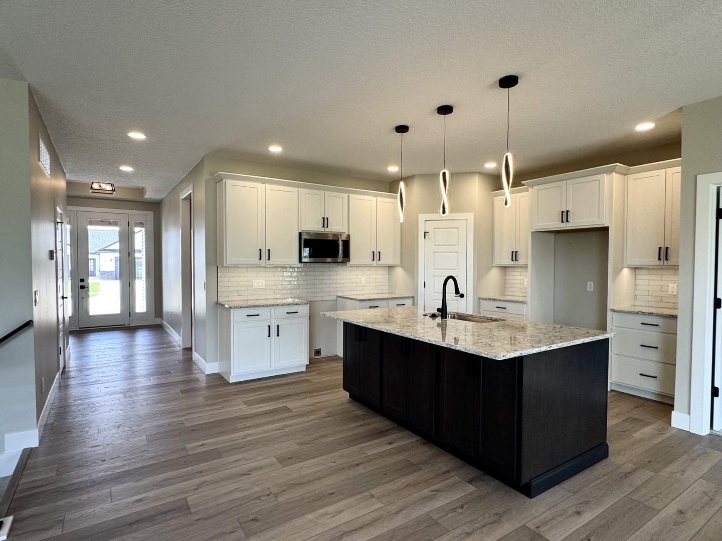 1413 Colonial Court, Eldridge, IA